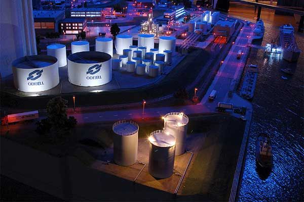 Rotterdamer Hafen bei Nacht in Miniaturwelt Rotterdam