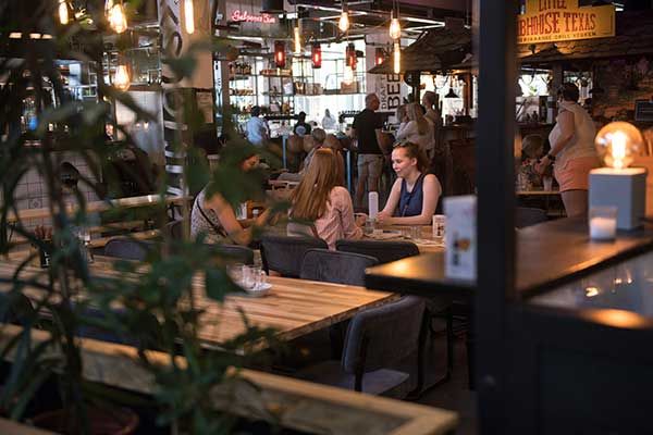 Die Twentsche Foodhalle ist ein einmaliges kulinarisches Erlebnis in Enschede Niederlande
