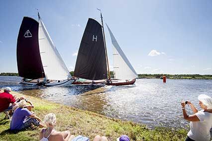 Skûtsjesilen Friesland Niederlande