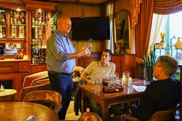 Die Hotelbar verfuegt über 500 Sorten Maltwhisky