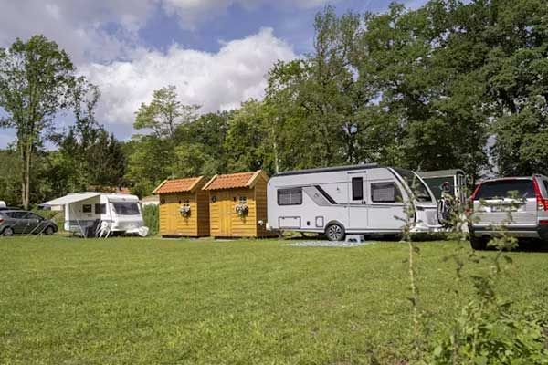 Camping in den Niederlanden mit Privatsanitar