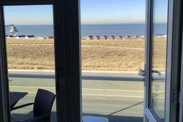 Hotel mit Aussicht auf Strand und Meer in den Niederlanden