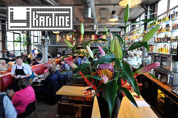 Restaurant am Hafen in Amsterdam Niederlande