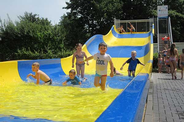 Camping mit Freibecken Zeeland Niederlande